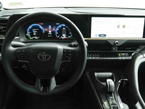 Used 2026 Toyota Crown AWD/4WD image 19