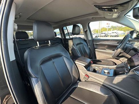 Used 2023 Jeep Grand Cherokee Limited AWD/4WD image 9