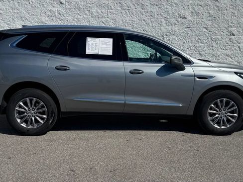 Used 2024 Buick Enclave Essence AWD/4WD image 2