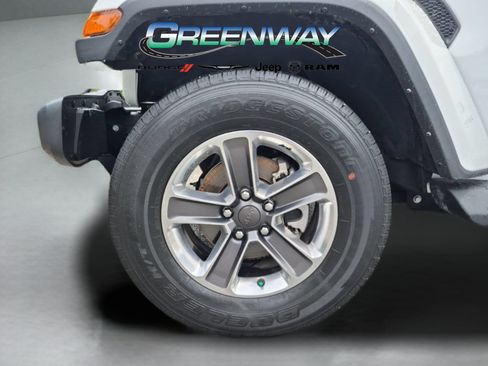 Used 2022 Jeep Wrangler Unlimited Sahara AWD/4WD image 30