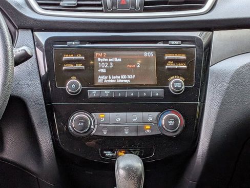 Used 2015 Nissan Rogue S image 10