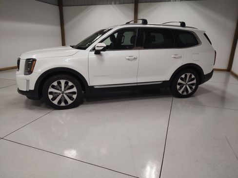 Used 2020 Kia Telluride EX w/ EX Premium Package AWD/4WD image 4