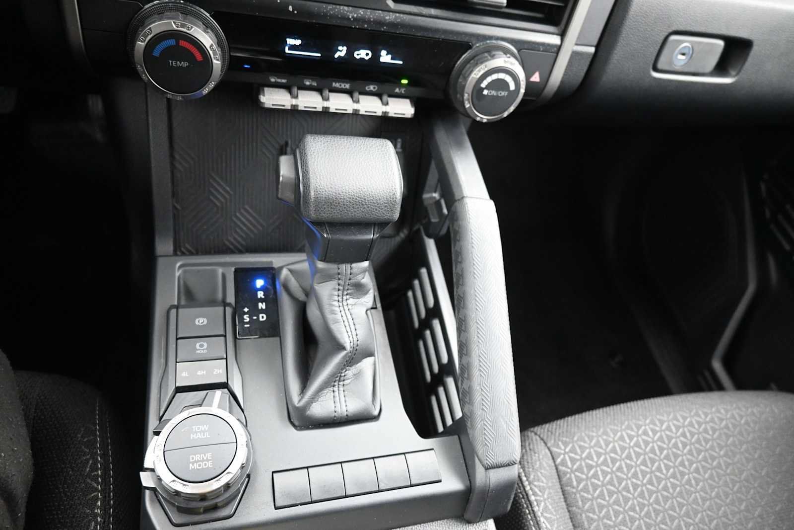 Used 2025 Toyota 4Runner SR5 AWD/4WD image 17