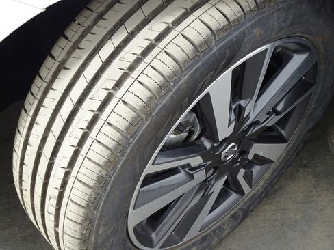 Used 2022 Nissan Versa SV w/ Trunk Package image 35