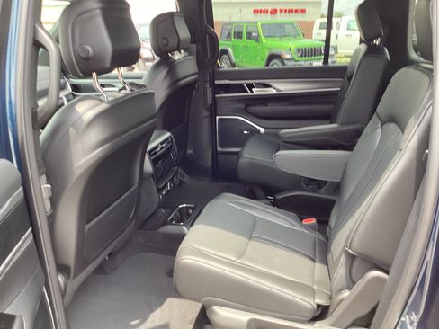 New 2026 Jeep Grand Wagoneer 4WD w/ Premium Group I image 11