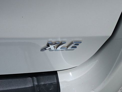 Used 2017 Toyota Sienna XLE w/ XLE Navigation Package FWD image 14