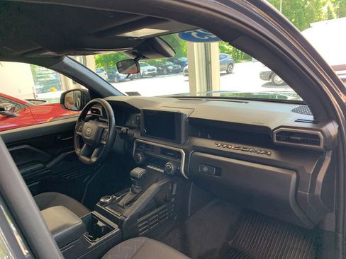 Used 2025 Toyota Tacoma SR w/ SR Upgrade Package AWD/4WD image 23