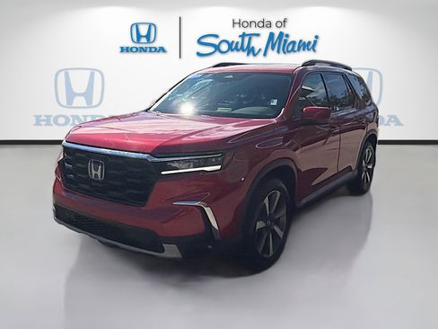 Certified 2024 Honda Pilot Touring image 3