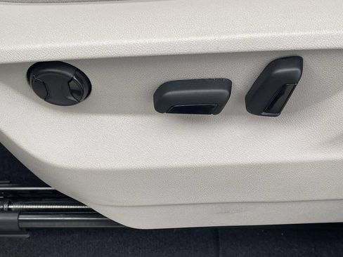 Certified 2022 Volkswagen Atlas SE FWD image 12