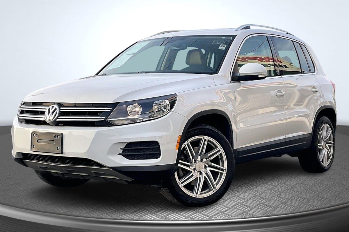 Used 2017 Volkswagen Tiguan Wolfsburg Edition AWD/4WD image 12
