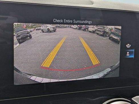 Used 2023 Mercedes-Benz GLA 250 4MATIC image 4