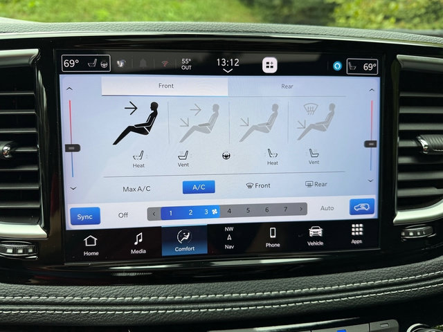 Used 2025 Chrysler Pacifica Limited FWD image 27