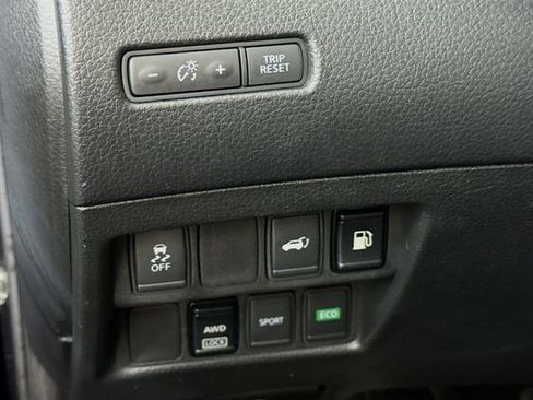 Certified 2018 Nissan Rogue SV image 11