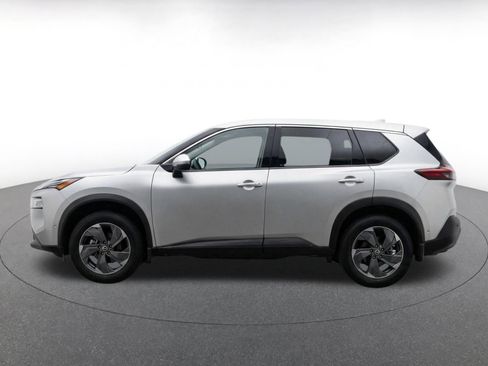 Used 2025 Nissan Rogue SV FWD image 4