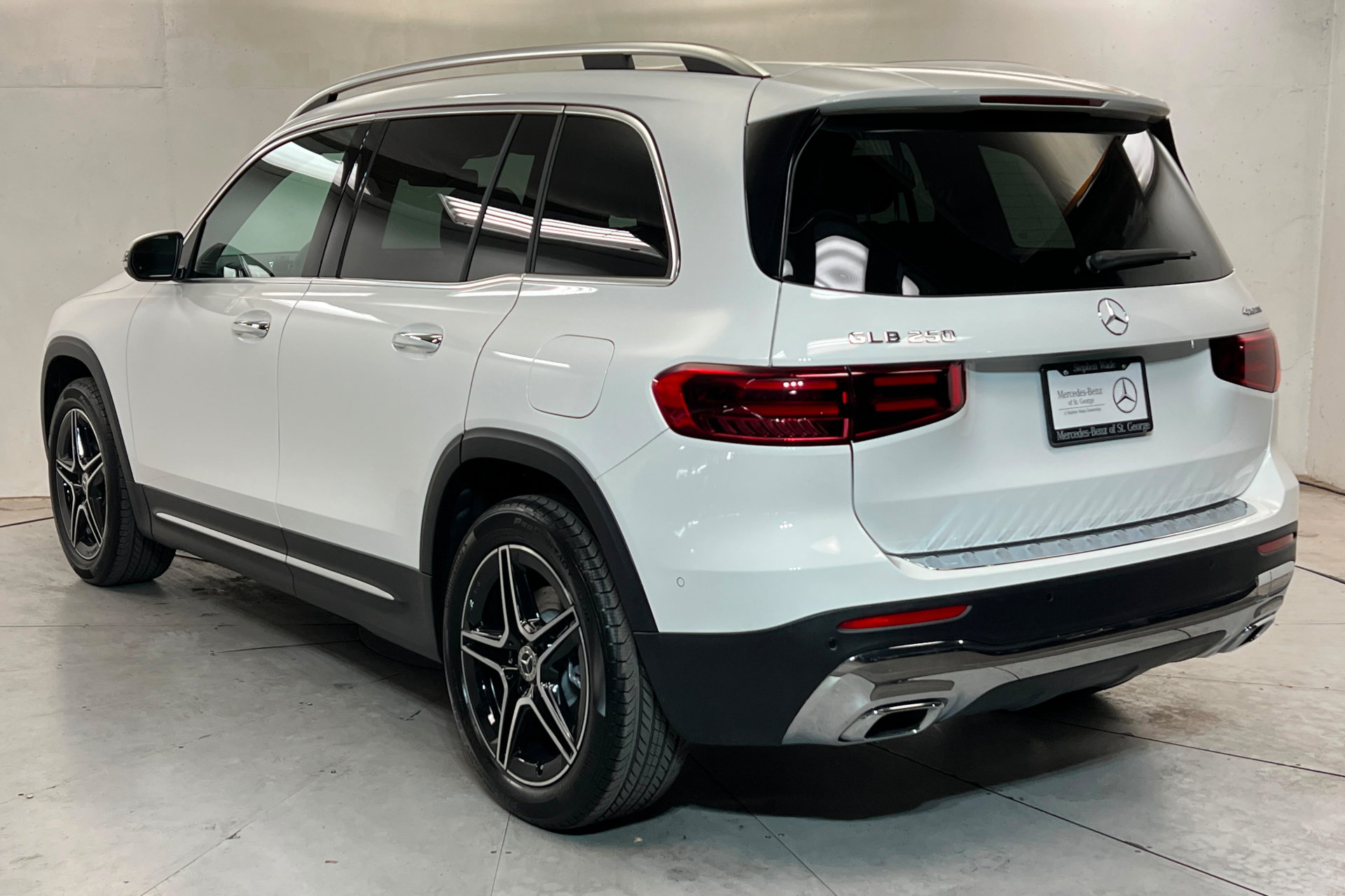 New 2026 Mercedes-Benz GLB 250 4MATIC image 3