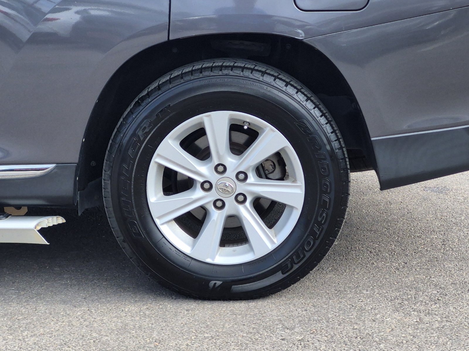 Used 2011 Toyota Highlander SE FWD image 24