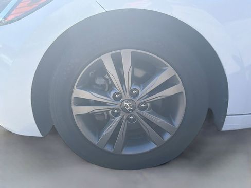 Used 2017 Hyundai Elantra SE image 32