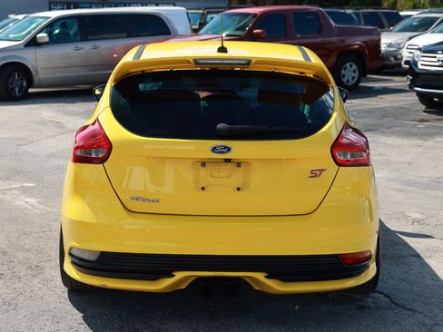 Used 2017 Ford Focus ST FWD image 9