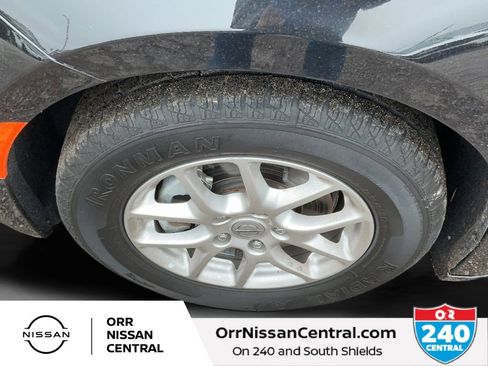 Used 2023 Chrysler Pacifica Touring-L FWD image 9