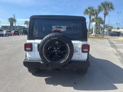 Used 2021 Jeep Wrangler Sport w/ LED Headlamp & Fog Lamp Group AWD/4WD image 3