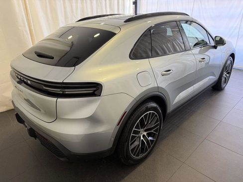 Certified 2025 Porsche Macan 4S Electric AWD/4WD image 9