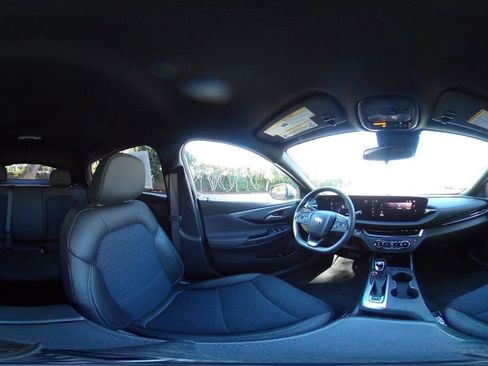 Used 2025 Buick Envista Preferred FWD image 41