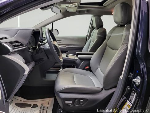 Certified 2024 Toyota Sienna XLE AWD/4WD image 8