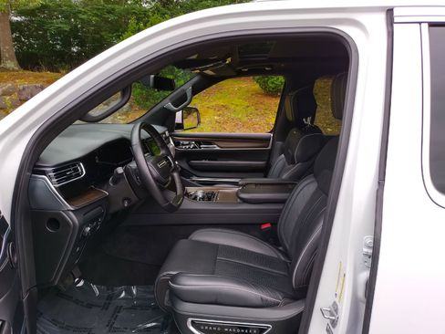 Used 2022 Jeep Grand Wagoneer Series II w/ Convenience Group III image 8