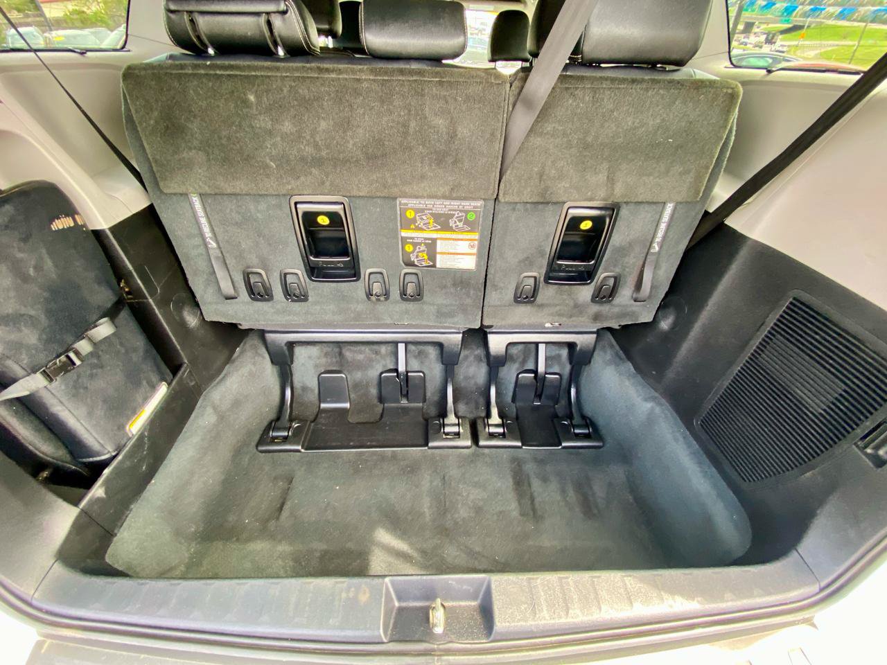 Used 2019 Toyota Sienna SE FWD image 18