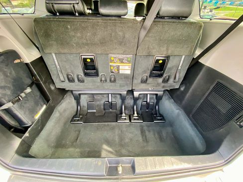 Used 2019 Toyota Sienna SE FWD image 18