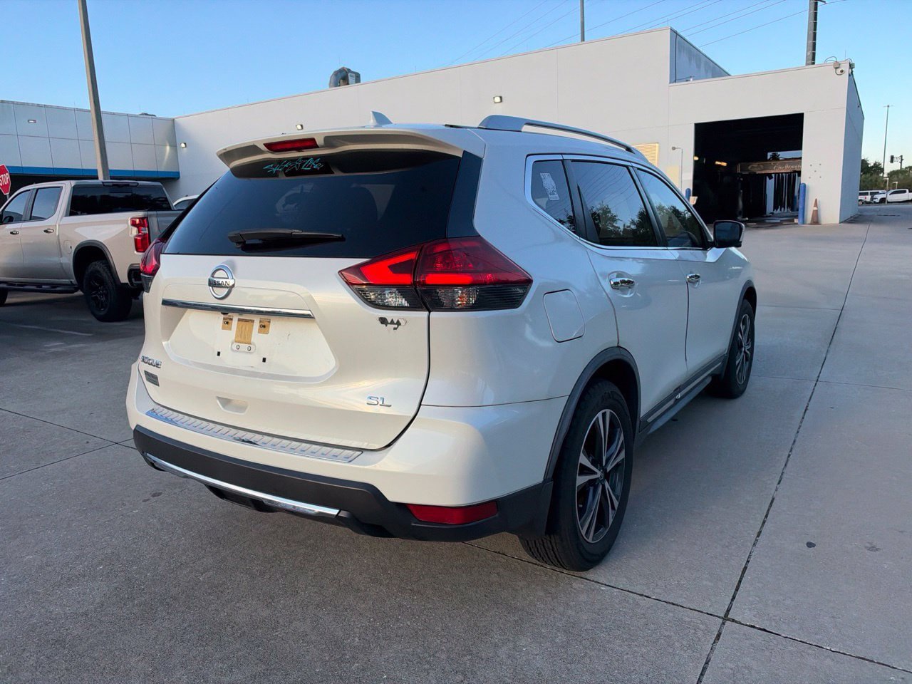 Used 2017 Nissan Rogue SL w/ SL Premium Package FWD image 5