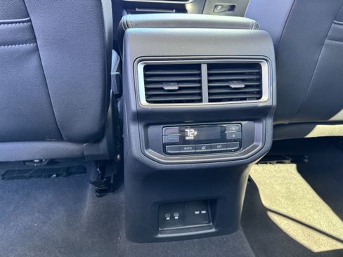 Used 2026 Volkswagen Atlas SE FWD image 31