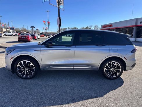 Used 2024 Lincoln Nautilus Reserve image 6