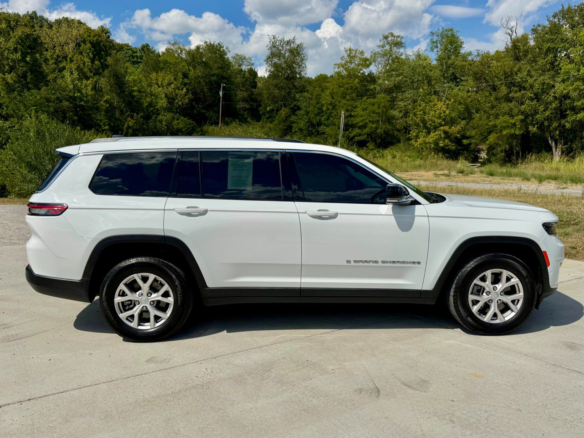 Used 2022 Jeep Grand Cherokee L Limited w/ Luxury Tech Group II AWD/4WD image 8