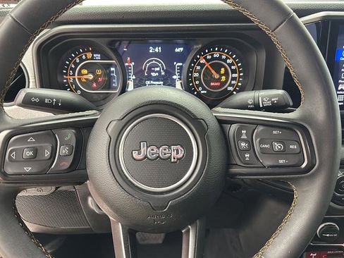 Used 2024 Jeep Gladiator Sport AWD/4WD image 16