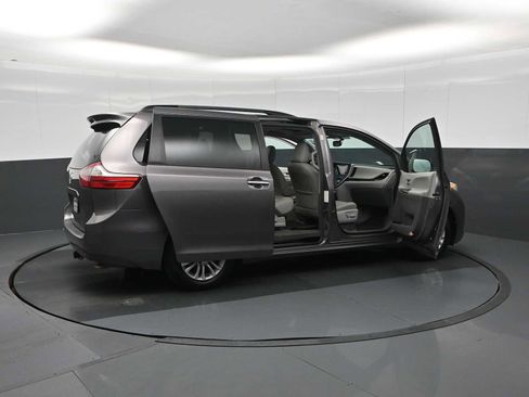 Used 2015 Toyota Sienna XLE image 33