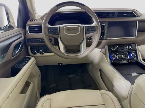 Used 2024 GMC Yukon Denali w/ Advanced Technology Package image 24