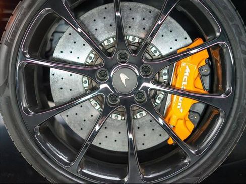 Used 2025 McLaren Artura Spider image 23