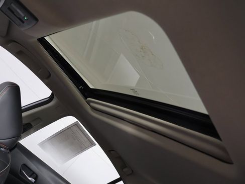 Used 2024 Nissan Altima 2.5 SR w/ SR Premium Package image 19