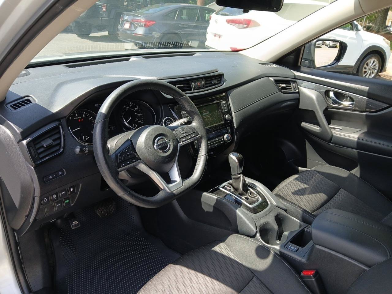 Used 2019 Nissan Rogue SV FWD image 18