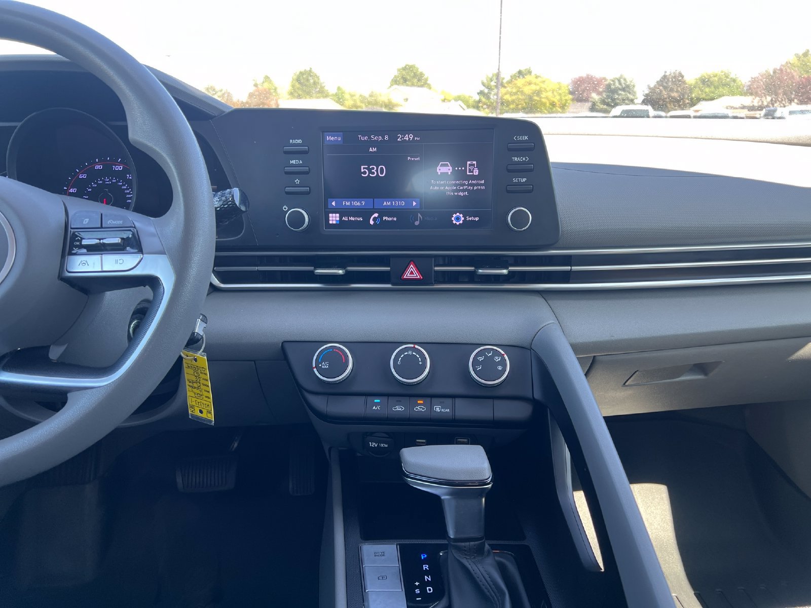 Used 2022 Hyundai Elantra SE FWD image 18