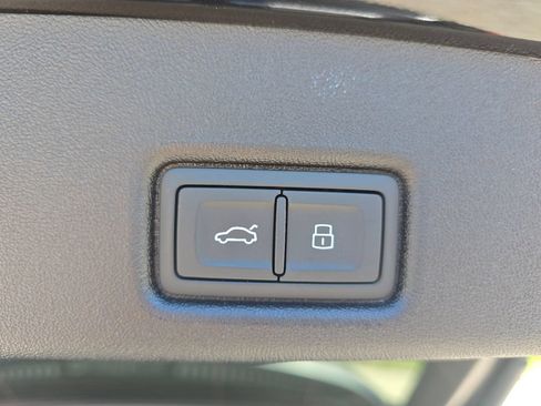 Used 2025 Audi SQ5 Premium Plus AWD/4WD image 18