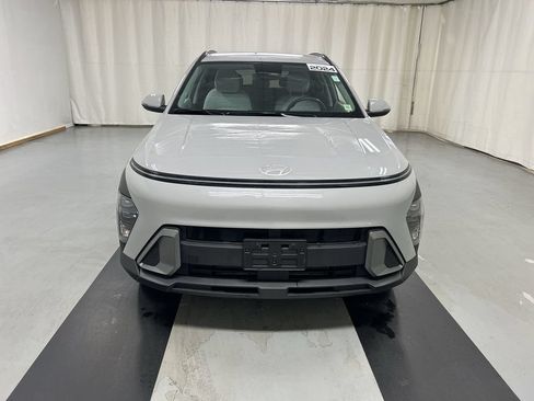 Used 2024 Hyundai Kona SEL w/ Convenience Package AWD/4WD image 3