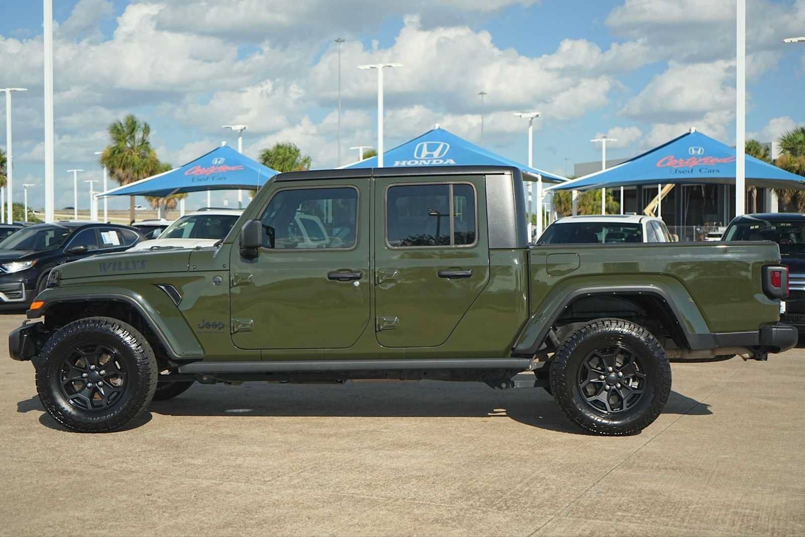 Used 2023 Jeep Gladiator Sport AWD/4WD image 3