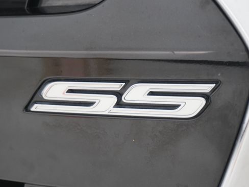 Used 2017 Chevrolet SS RWD image 8