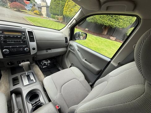 Used 2012 Nissan Frontier SV w/ SV Premium Utility Pkg AWD/4WD image 16
