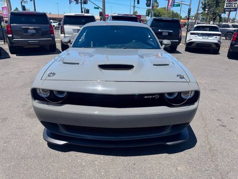 Used 2018 Dodge Challenger SRT Hellcat RWD image 3