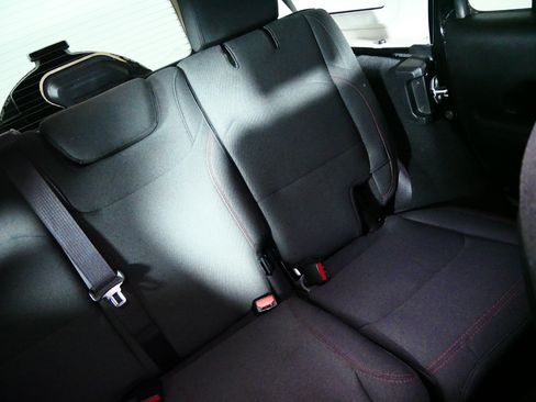 Used 2024 Jeep Wrangler Unlimited Rubicon AWD/4WD image 14