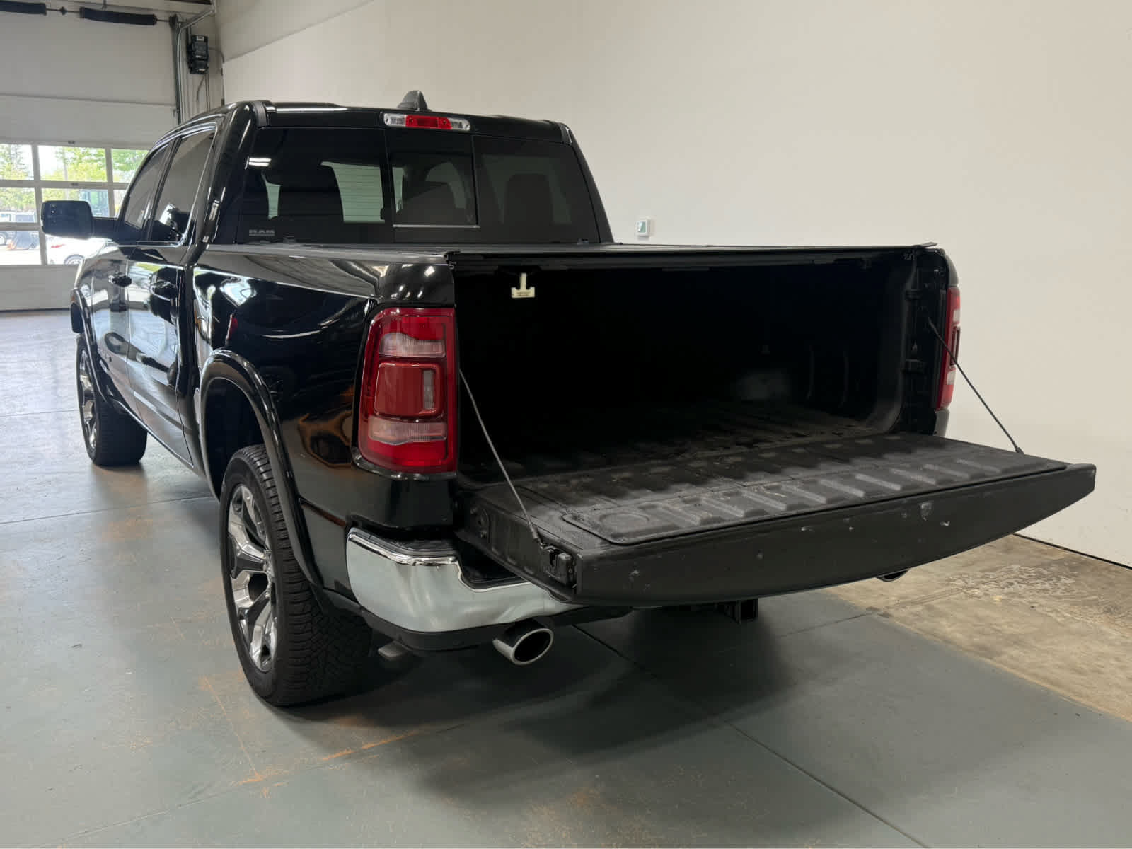 Used 2020 RAM 1500 Longhorn AWD/4WD image 4