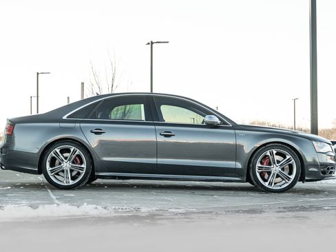 Used 2013 Audi S8 4.0T image 3